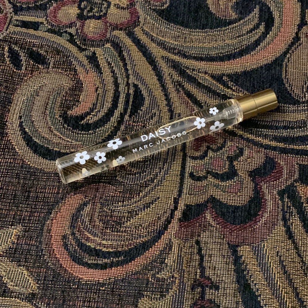 NWT Marc Jacobs Daisy Eau de Toilette Travel Spray